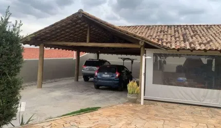 Casa de condomínio para venda possui 200 metros quadrados com 3 quartos