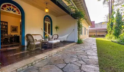 Casa para venda possui 500 metros quadrados com 6 quartos em Jardim Paulista - São Paulo - SP.