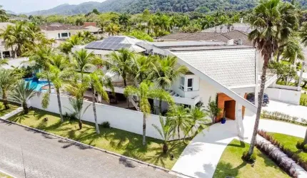 Casa alto padrão no Condomínio Jardim Acapulco em Guarujá - SP