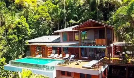Casa de condomínio para venda em Guarujá - SP.