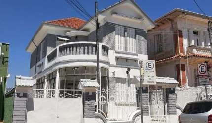 Casa para venda tem 429 metros quadrados com 3 quartos em Centro - Jundiaí - SP