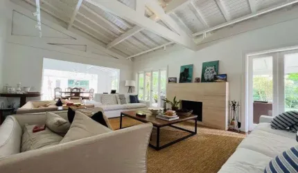 Casa térrea na serra à venda no Vale do Cuiabá em Petrópolis - RJ