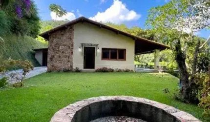 Casa térrea alto padrão à venda em Côrreas em Petrópolis - RJ