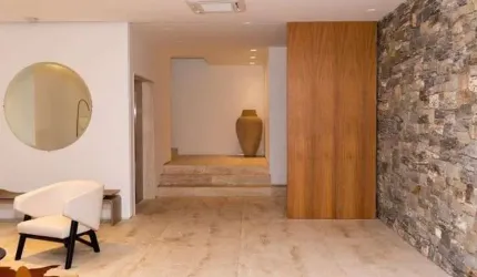 Casa de condomínio para venda tem 980 metros quadrados em Tamboré - SP.