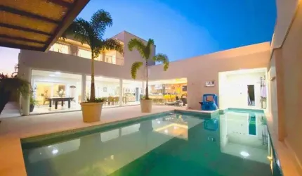 Casa de condomínio para venda possui 720 metros quadrados com 5 quartos em Jundiaí - SP.
