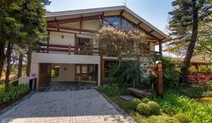 Casa de condomínio à venda em Barueri - SP.