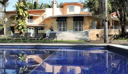 Casa alto padrão para venda no Condomínio Parque Silvino Pereira em Cotia - SP.