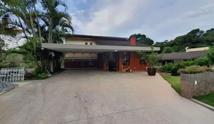 Casa de condomínio à venda em Arujá - SP.