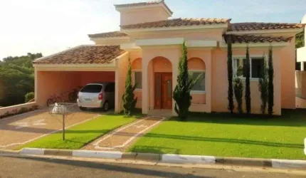 Casa alto padrão à venda no Condomínio Recanto dos Paturis em Vinhedo - SP