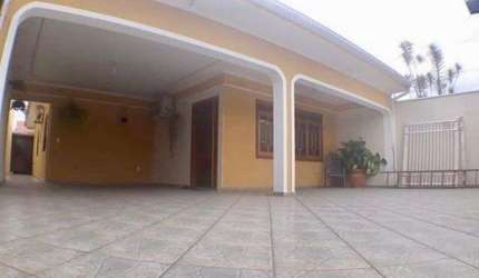 Casa para venda tem 190 metros quadrados em Parque Residencial Regina (Nova Veneza) - Sumaré - SP