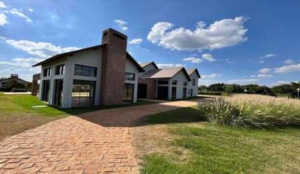 Casa Stone House à Venda no Condomínio Fazenda Boa Vista em Porto Feliz - SP