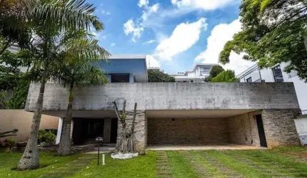 Sobrado à venda e para locação no Alphaville Residencial 8 em Alphaville em Santana de Parnaíba - SP