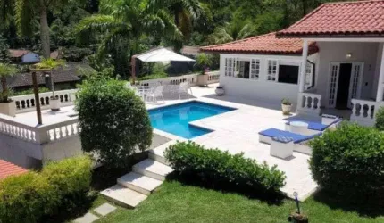 Casa sobrado de alto padrão à venda no Condomínio PortoGalo em Angra dos Reis - RJ.