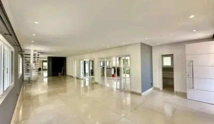 Casa sobrado à venda e locação no Condomínio Golf Village na Granja Viana em Carapicuíba - SP