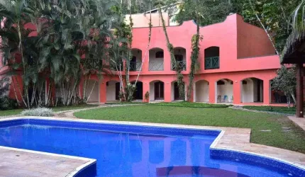 Casa de condomínio para venda possui 415 metros quadrados com 6 quartos