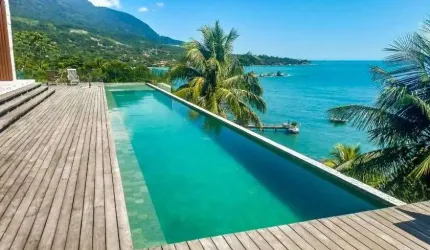 Casa à venda na Costeira na Feiticeira em Ilhabela - SP
