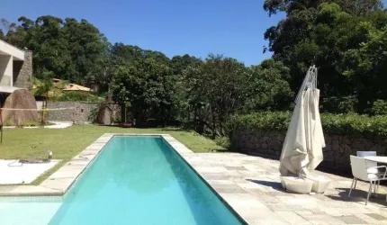 Casa de condomínio para aluguel e venda em Santana do Paraíba - SP.