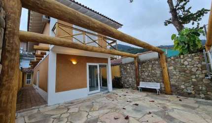 Excelente casa de Praia à venda em São Sebastião - São Paulo.