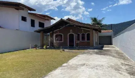 VOCÊ QUE PROCURA UMA CASA TÉRREA  AMPLA, EM EXCELENTE LOCALIZAÇÃO NA PRAIA MARTIM DE SÁ. COM AMPLO