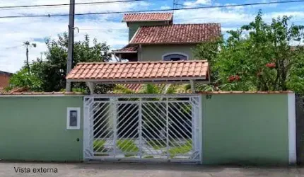 ÁREA CENTRAL - AMPLA CASA, PODENDO SER UTILIZADA PARA MORADIA OU CLINICA, ESCRITÓRIO, RESTAURANTE -