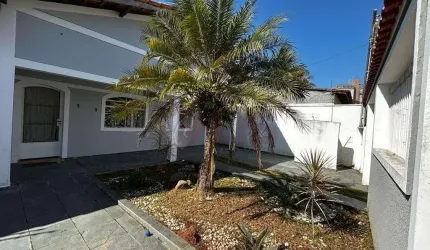 Se você está procurando conforto, praticidade e espaçõs amplos...acabou de encontrar esta casa térr