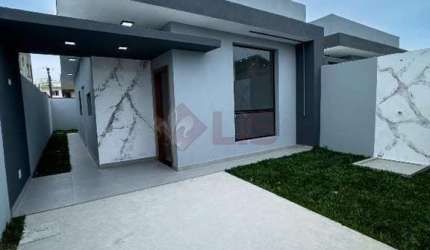 Casa para venda em rua pavimentada no Balneário dos Golfinhos - Caraguatatuba SP