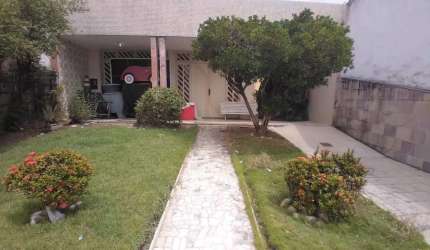 CASA PRÓXIMA À PRAÇA TOBIAS BARRETO