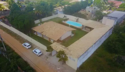 Casa com ampla área verde