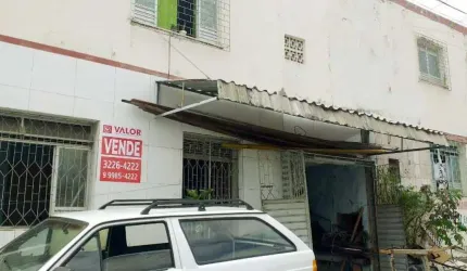 Casa de esquina à venda no Santo Antônio