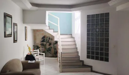 Casa Residencial ou Comercial de 2 pavimentos no Bairro Coroa do Meio