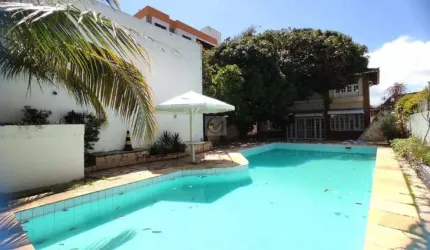 Casa na coroa do meio com piscina