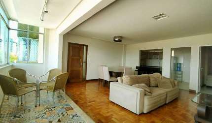 Oportunidade: Amplo Apartamento Mobiliado na Av. Augusto Maynard