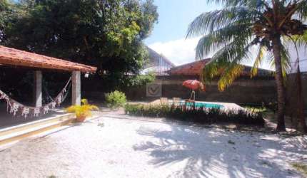 CASA AMPLA COM 5 QUARTOS, PISCINA, NO BAIRRO COROA DO MEIO.