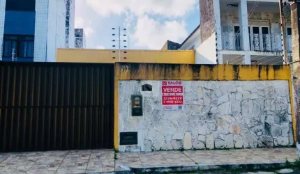Casa a Venda com 4 quartos 2 salas e 4 vagas de garagem