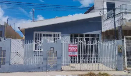 VENDA- Casa com 02 pavimentos