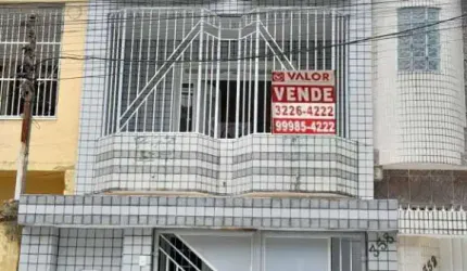 VENDA: Casa no Bairro Industrial com 3 Pavimentos
