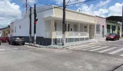 Casa de Esquina no Centro de Estância - Oportunidade Única!