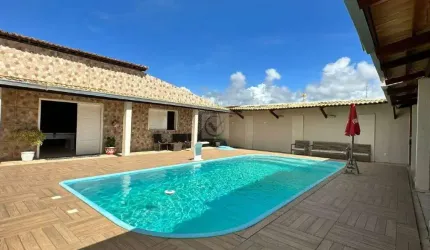 Casa à Venda na Praia do Abais: Seu Refúgio à Beira-Mar