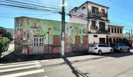 Oportunidade Imperdível para o Seu Negócio: Casa com Terreno Amplo no Coração de Aracaju!