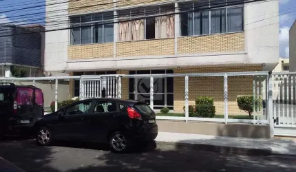 Viva com amplitude e conforto no coração de Aracaju! Apartamento no Edifício Liberdade, em frente à Praça Camerino.