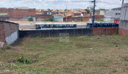 Venda - Área Excepcional para Investimento no Dom Luciano: 15 Edificações e Alto Potencial de Renda