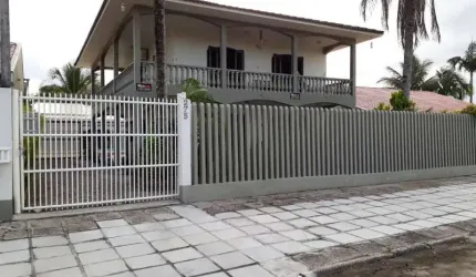 Casa com 4 quartos à venda na Rua Noruega, Praia de Leste, Pontal do Paraná, 357 m2 por R$ 1.500.000