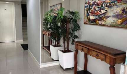 APARTAMENTO COM EXCELENTE LOCALIZAÇÃO À VENDA EM BOMBAS