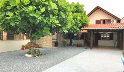 CASA ACONCHEGANTE PRÓXIMO AO MAR