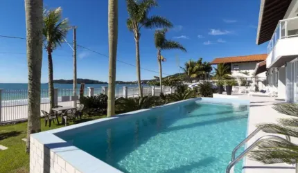 CASA FRENTE MAR EM BOMBINHAS