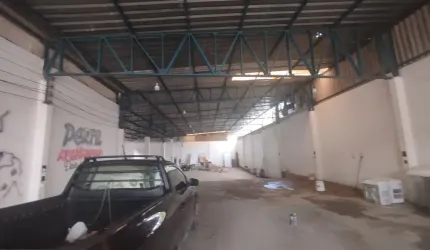 Alugo Galpao com 699m2 no proximo ao Porto