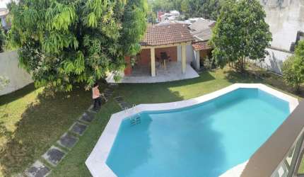 ALUGO MANSÃO COM 02 PISOS COM 04 SUÍTES GRANDES COM PISCINA EM FLORES
