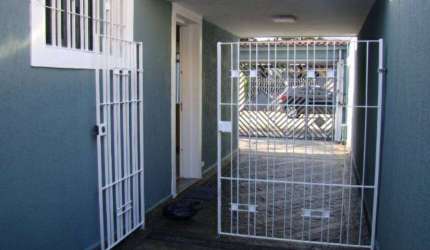 Casa para aluguel possui 120 metros quadrados com 2 quartos