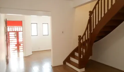 CASA COMERCIAL COM 100 MTS, 4 SALAS.