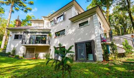 Casa 04 Dorm. à venda no Bairro O Bosque com 429 m² de área privativa - 2 vagas de garagem